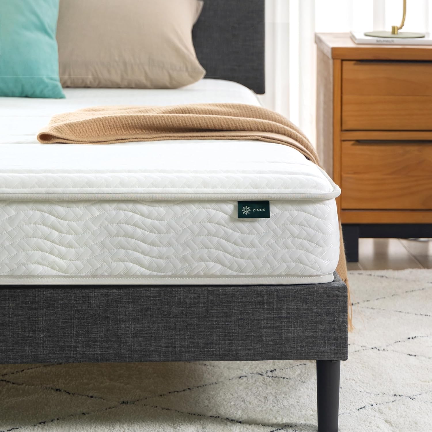 Zinus 8 Inch Foam and Spring RV Mattress / Short Queen Size for RVs, Campers  Trailers / Mattress-in-a-Box, White