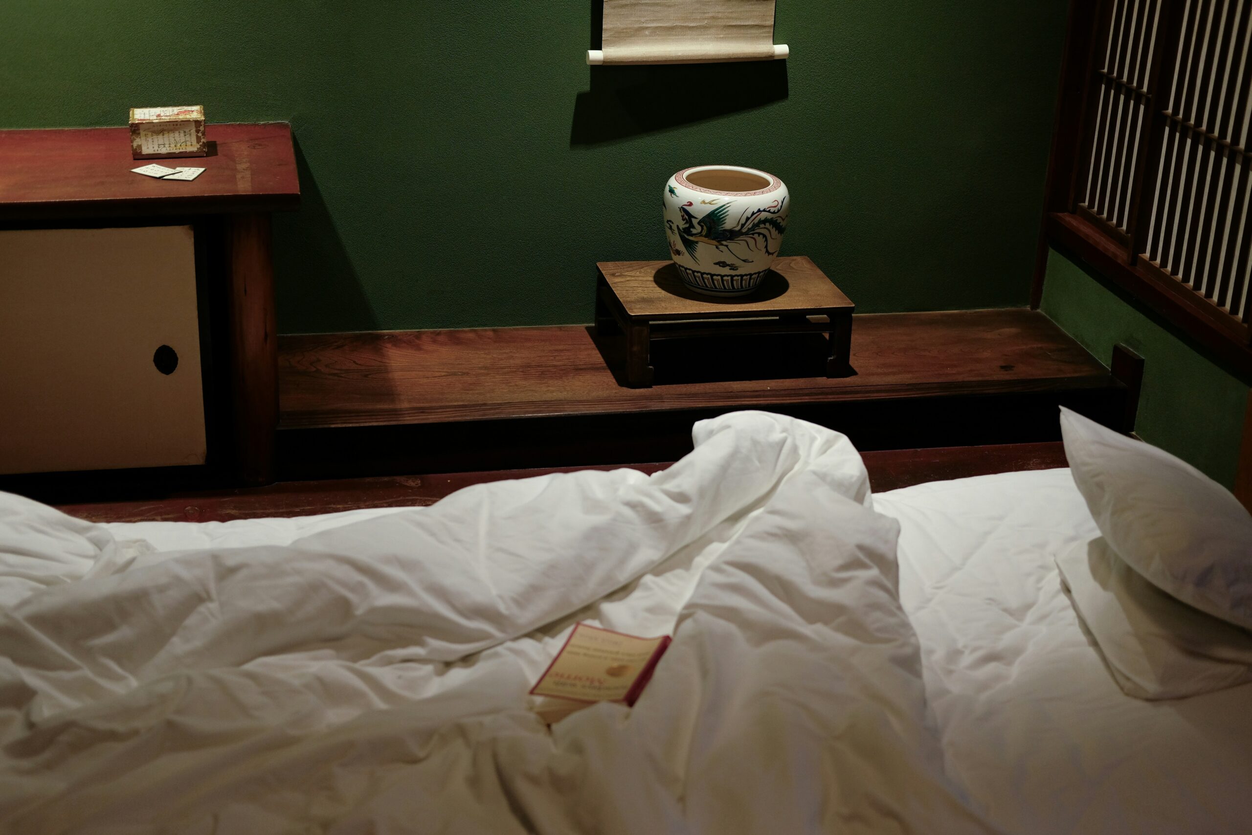 Can A Queen Size Murphy Bed Be Placed On Its Side?